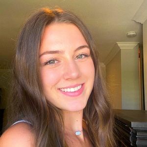 Meet your Posher, Chloe